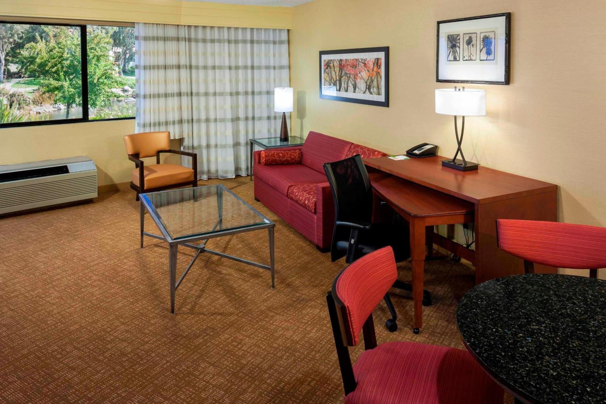 Courtyard By Marriott Rancho Bernardo Hotel 3*